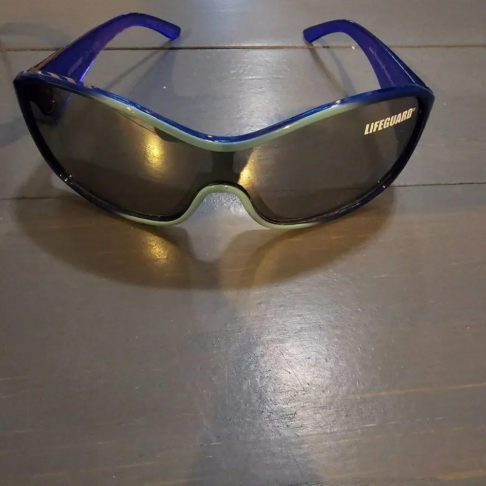 Unisex Active Wear Black & Blue Full Rim UV Protectant kids Sunglasses